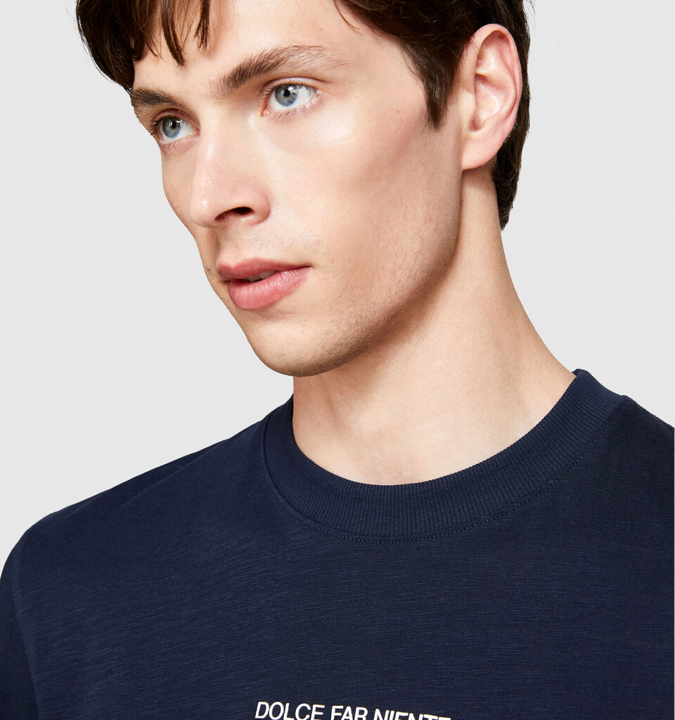 T-shirt with print in organic cotton - men's short sleeve t-shirts - Dark Blue | Sisley image number 5
